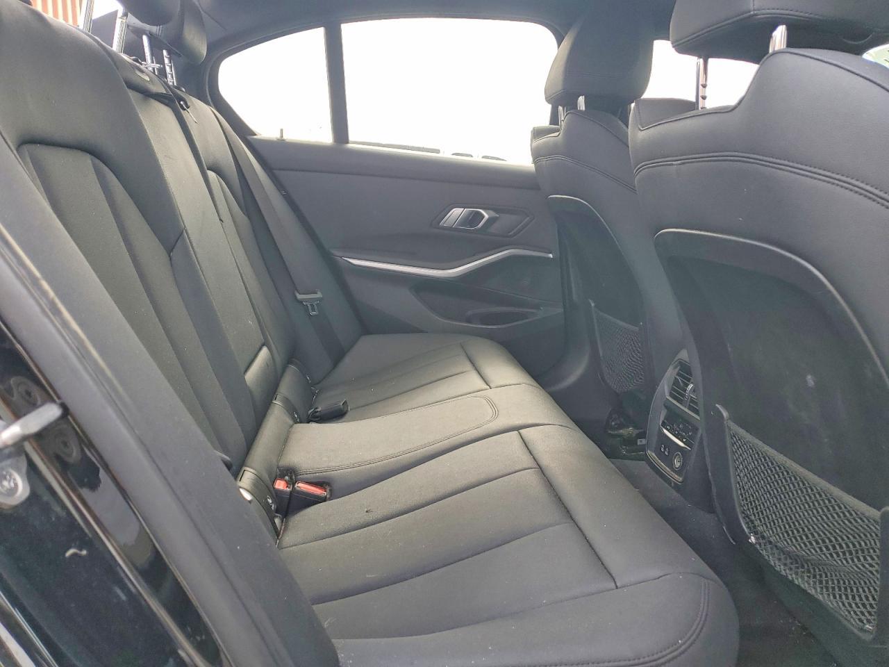 2020 BMW 330Xi - zdjęcie 10