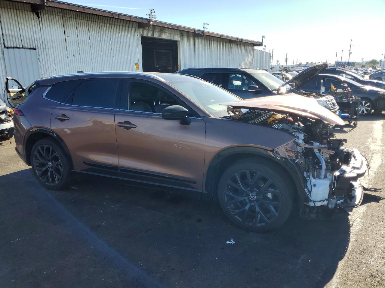 2025 Toyota Crown Signia Limited - zdjęcie 4