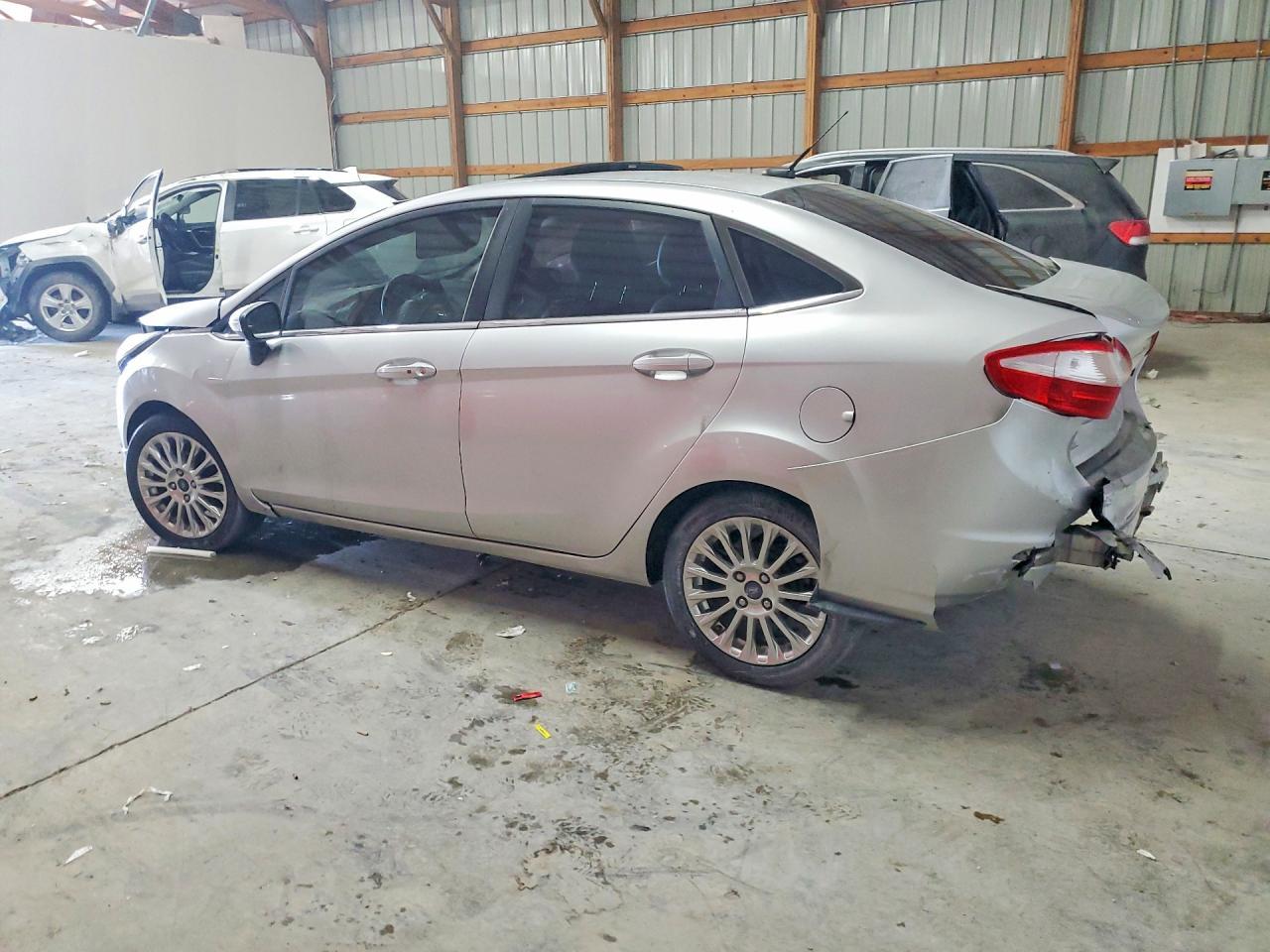 2014 Ford Fiesta Titanium - zdjęcie 2