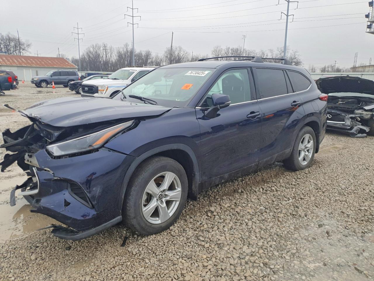 2022 Toyota Highlander L - zdjęcie główne