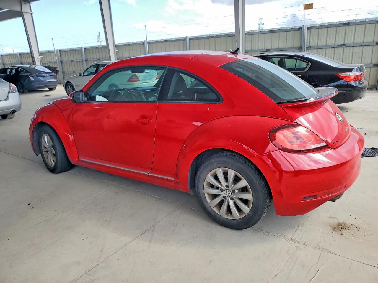 2019 Volkswagen Beetle S - zdjęcie 2
