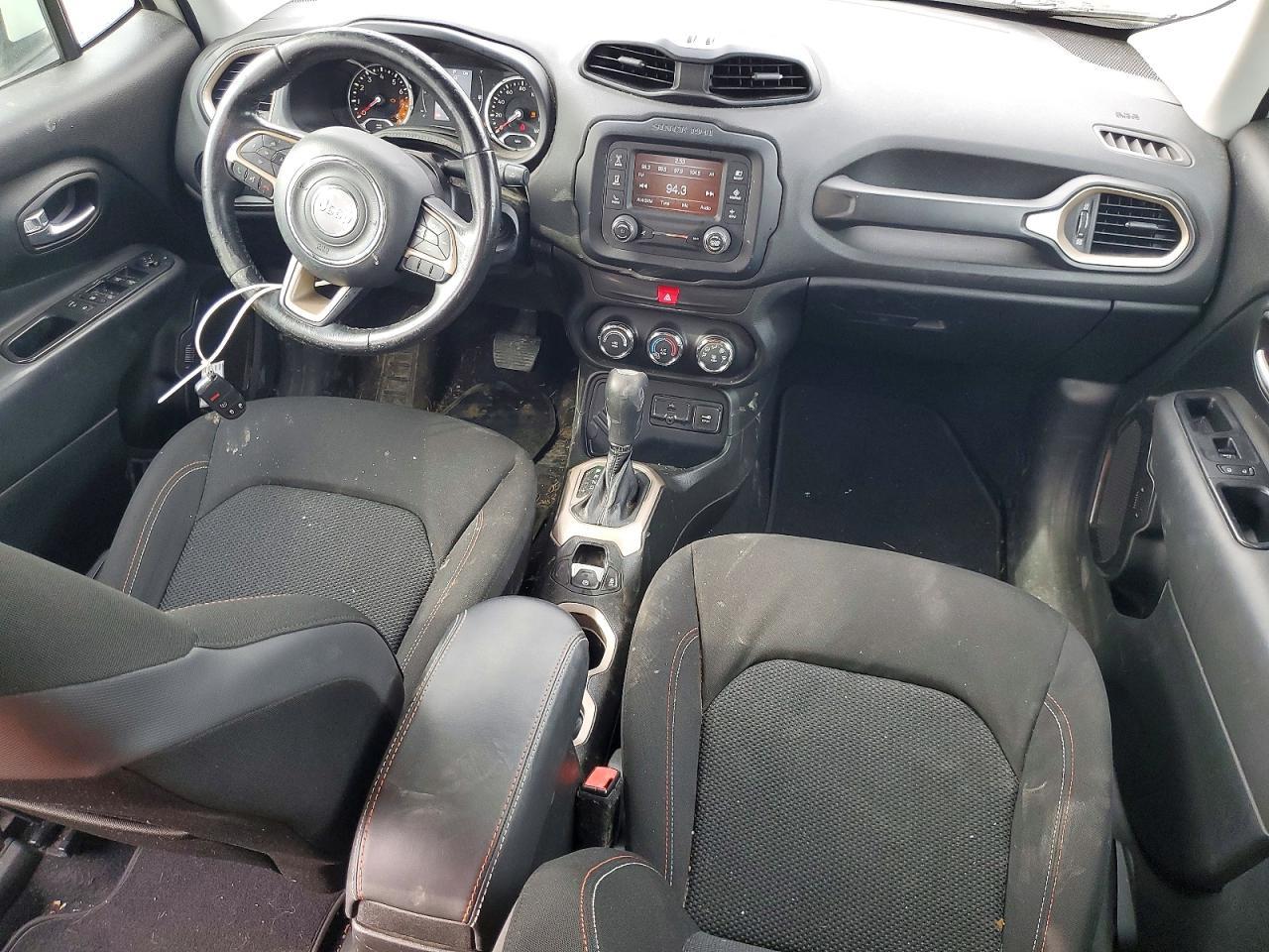 2016 Jeep Renegade Latitude - zdjęcie 8