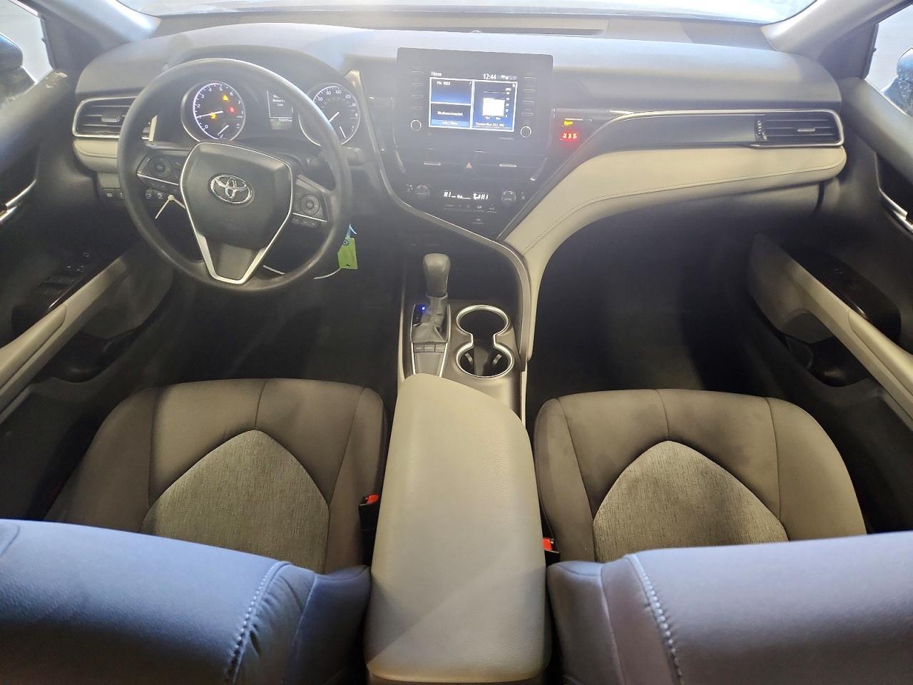 2024 Toyota Camry Le - zdjęcie 8