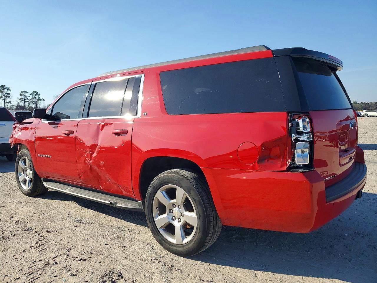 2018 Chevrolet Suburban C1500 Lt - zdjęcie 2