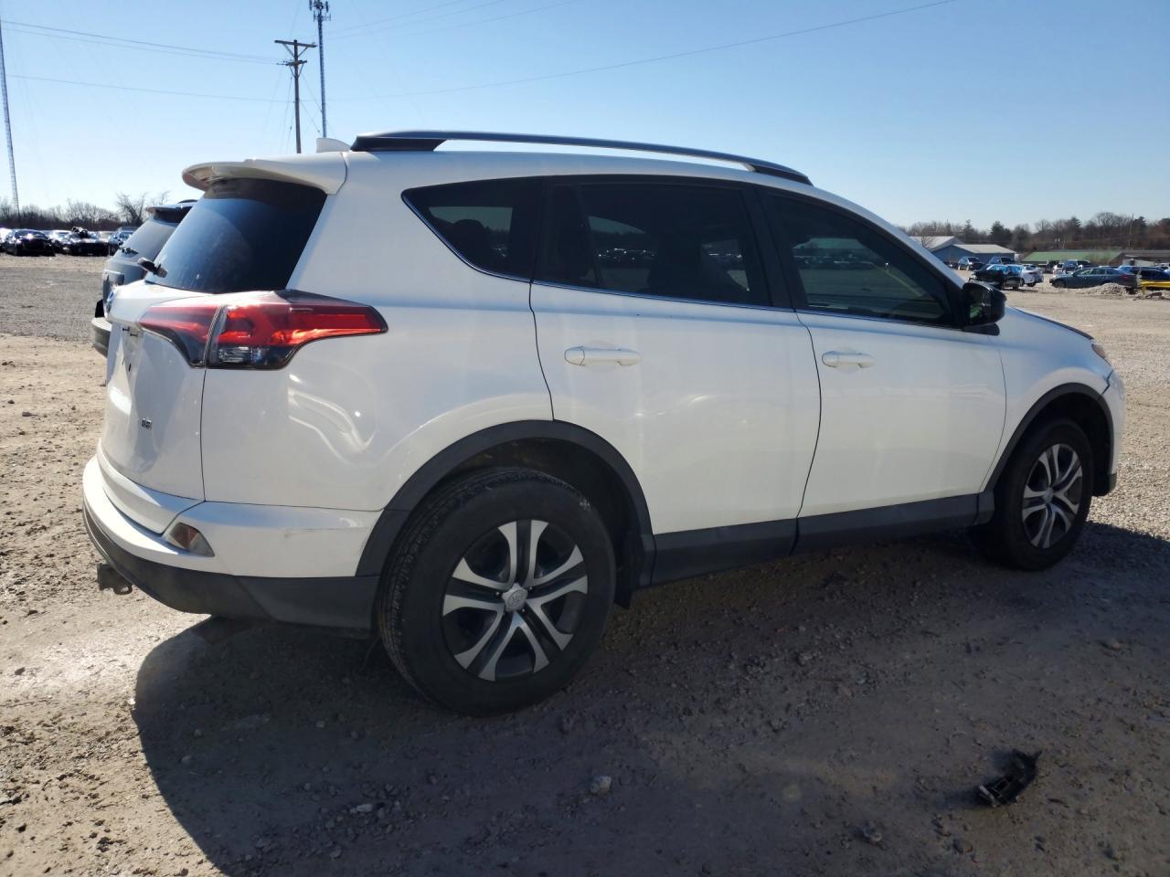 2017 Toyota Rav4 Le - zdjęcie 3