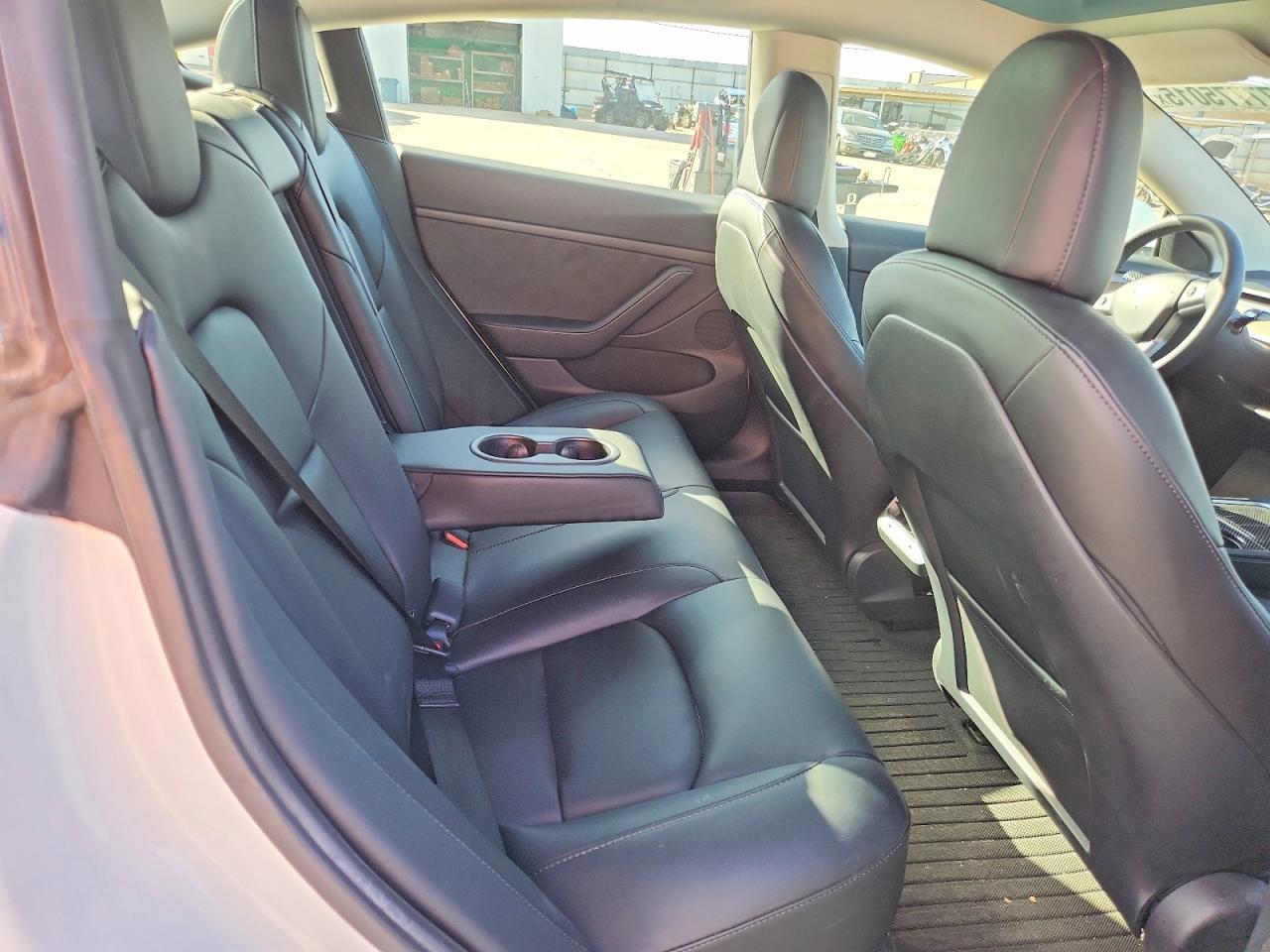 2022 Tesla Model 3 - zdjęcie 10