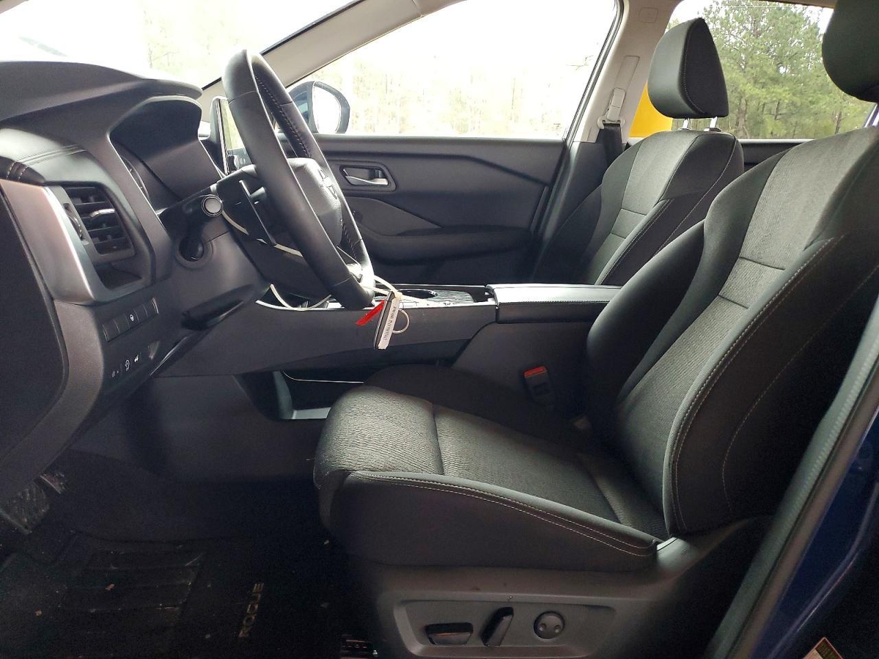 2025 Nissan Rogue Sv - zdjęcie 7