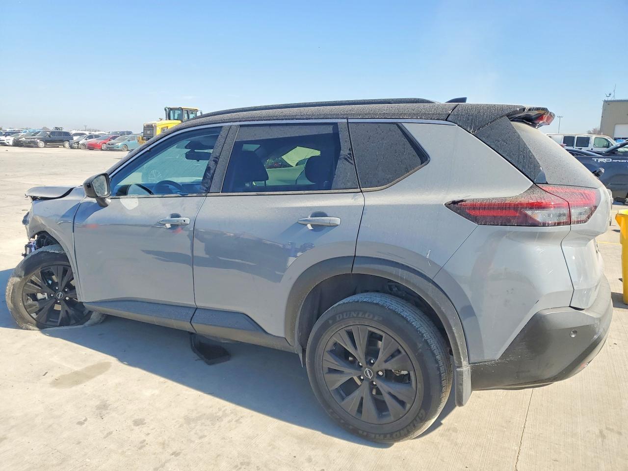 2023 Nissan Rogue Sv - zdjęcie 2