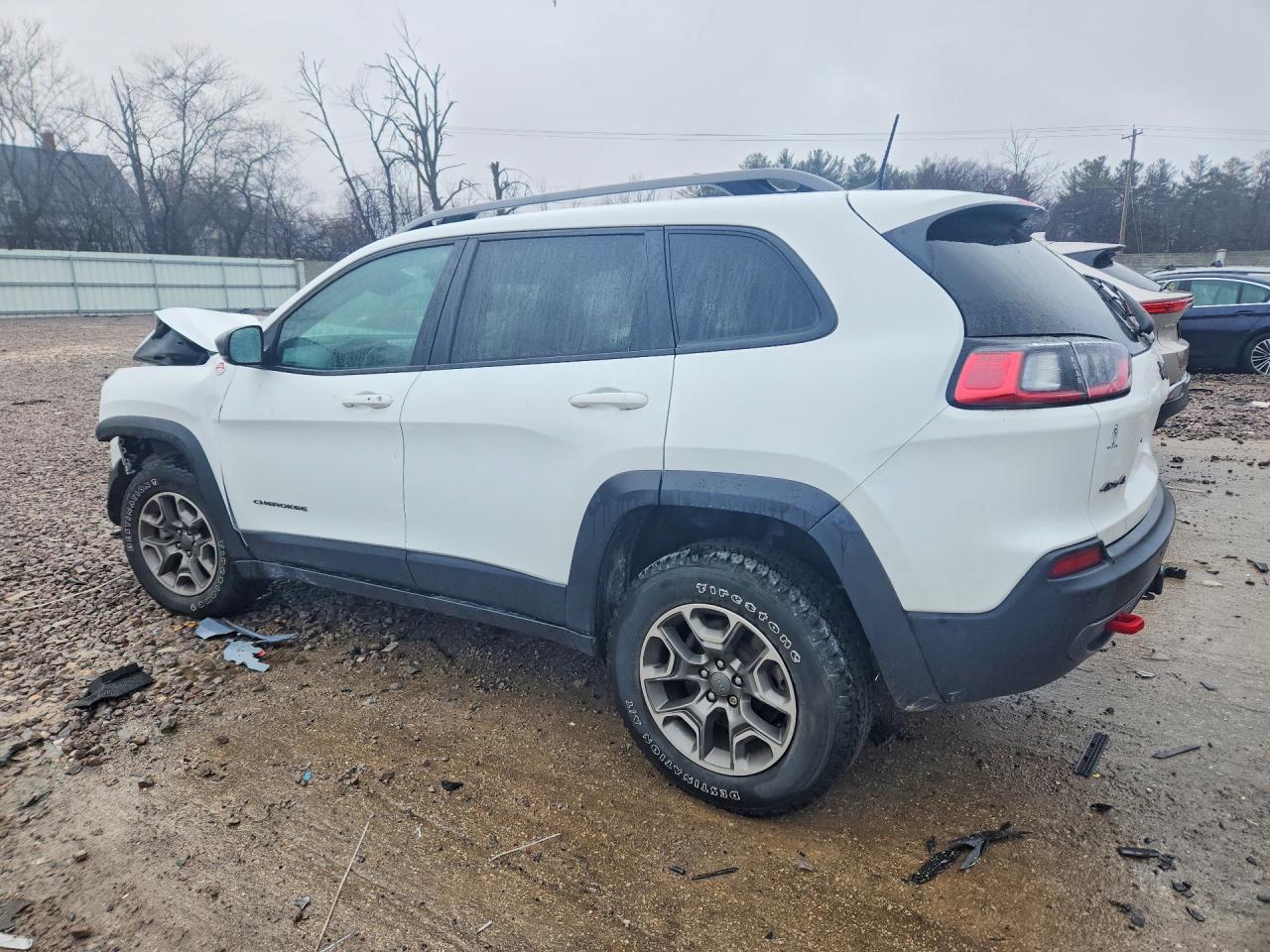 2021 Jeep Cherokee Trailhawk - zdjęcie 2