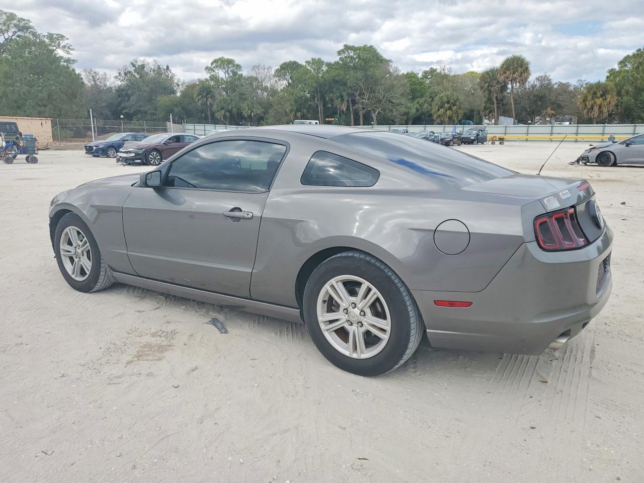 2014 Ford Mustang - zdjęcie 2