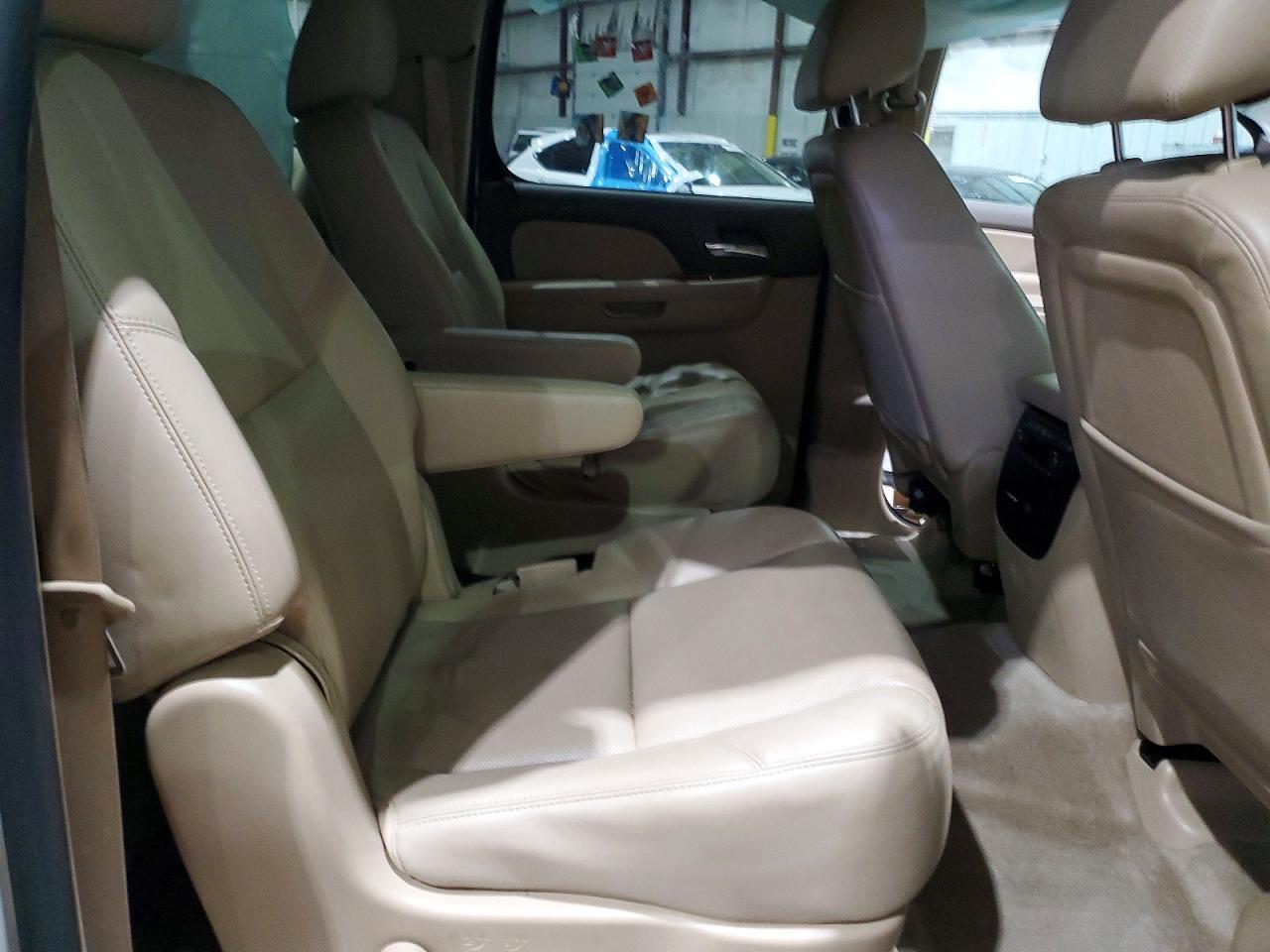 2014 Chevrolet Suburban K1500 Ltz - zdjęcie 11