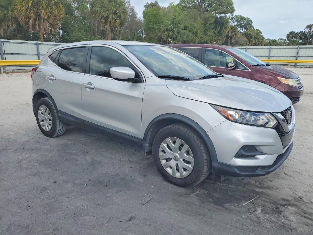 2020 Nissan Rogue Sport S - zdjęcie 4