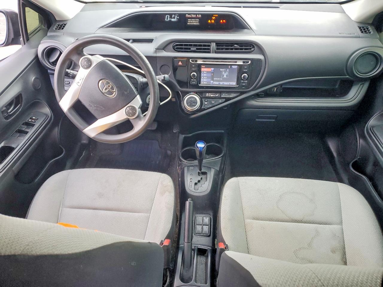 2016 Toyota Prius C - zdjęcie 8