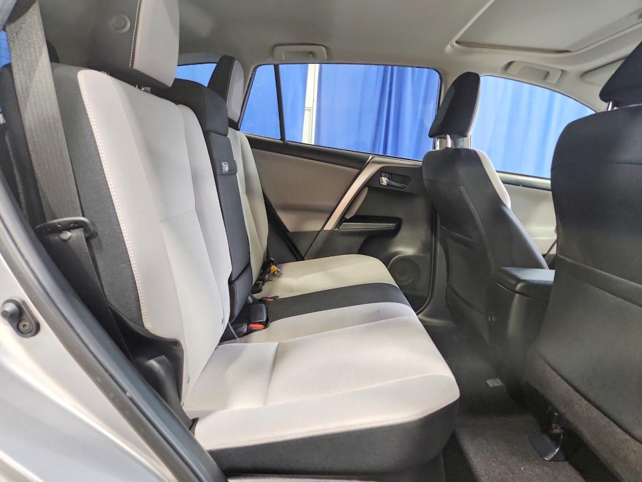 2017 Toyota Rav4 Hv Le - zdjęcie 11
