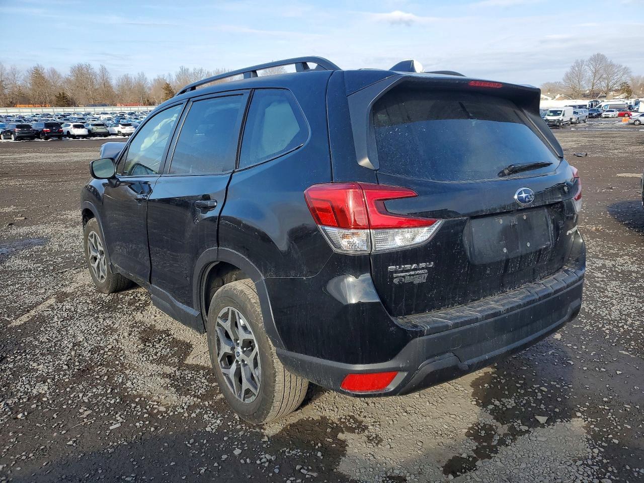 2023 Subaru Forester Premium - zdjęcie 2