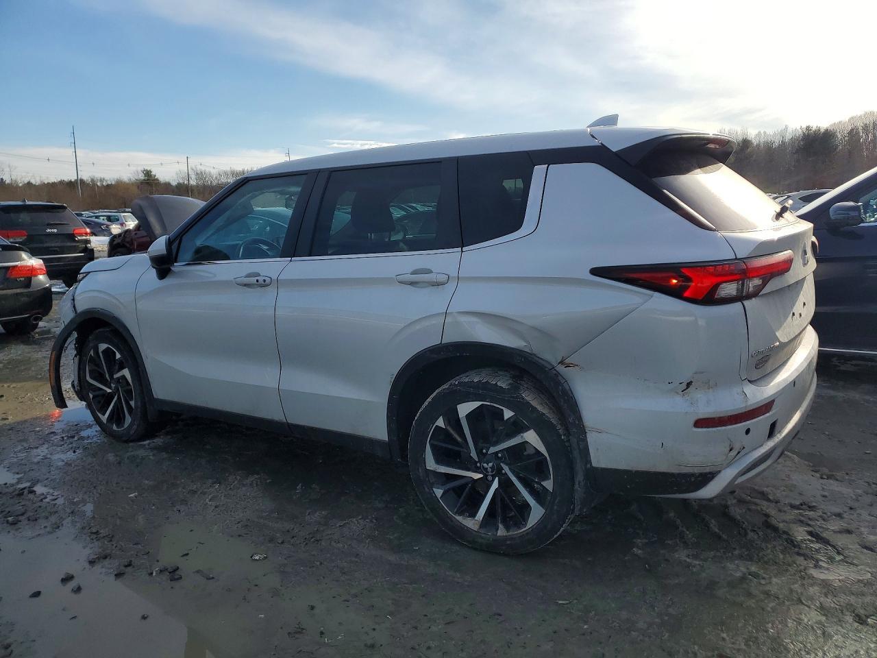 2022 Mitsubishi Outlander Se - zdjęcie 2