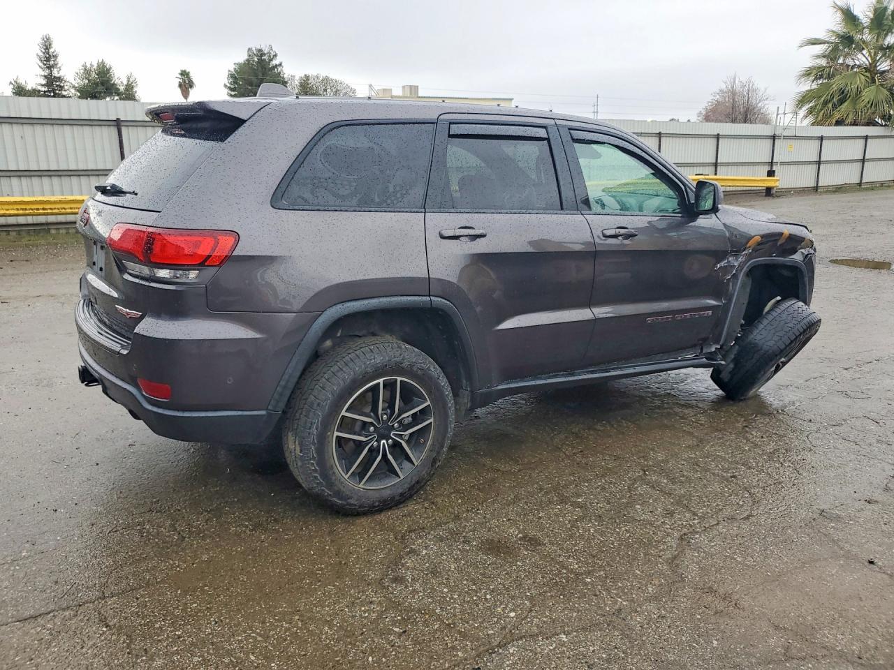 2019 Jeep Grand Cherokee Trailhawk - zdjęcie 3