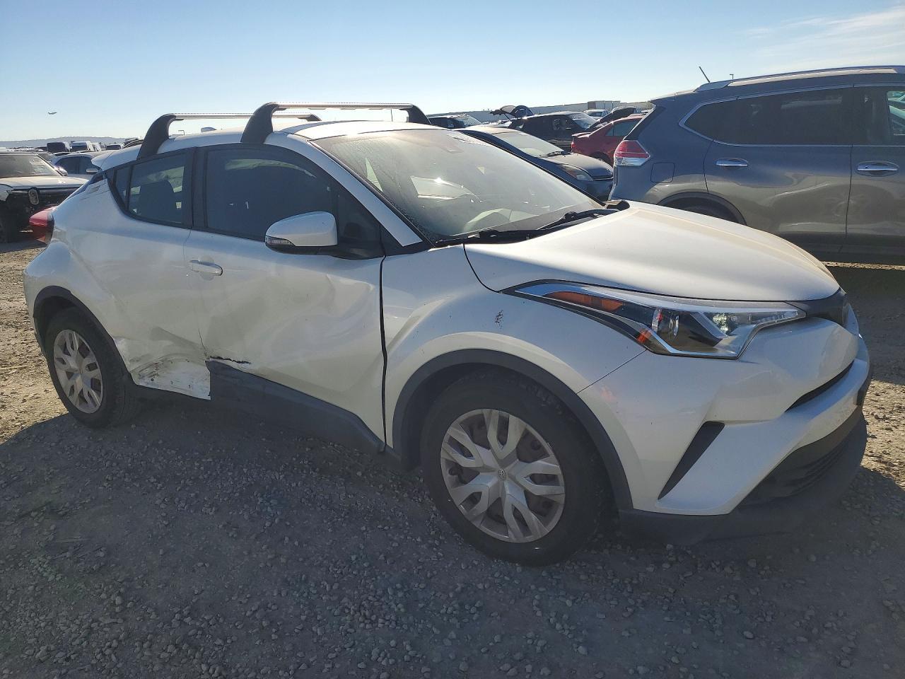 2019 Toyota C-Hr Le - zdjęcie 4