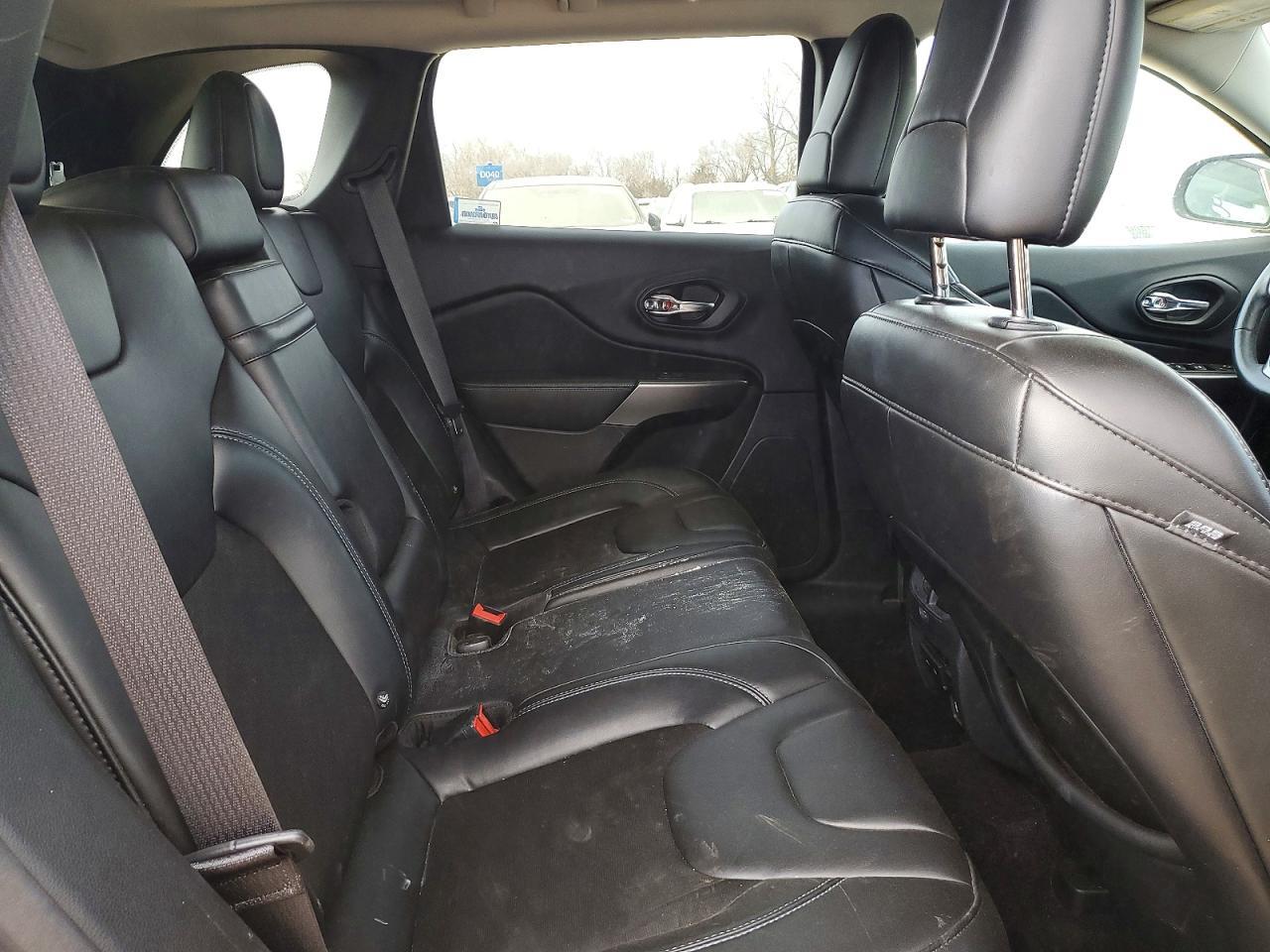 2019 Jeep Cherokee Latitude Plus - zdjęcie 11