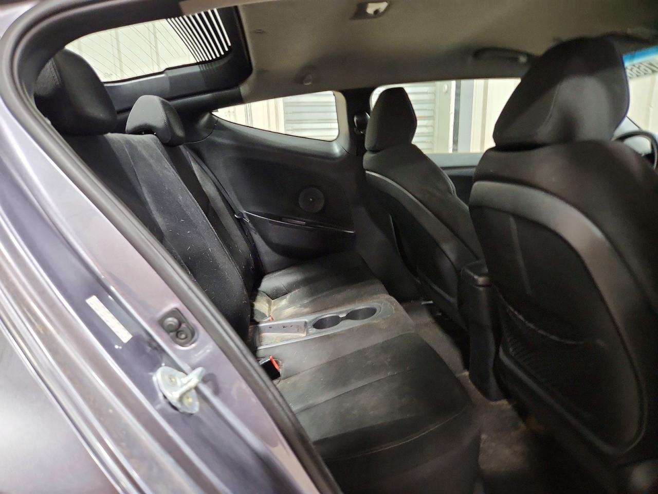 2016 Hyundai Veloster Base - zdjęcie 10