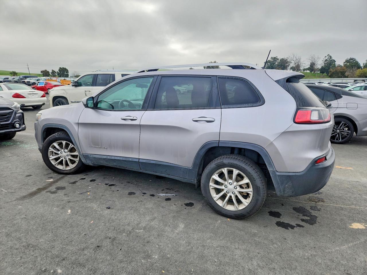 2020 Jeep Cherokee Latitude - zdjęcie 2