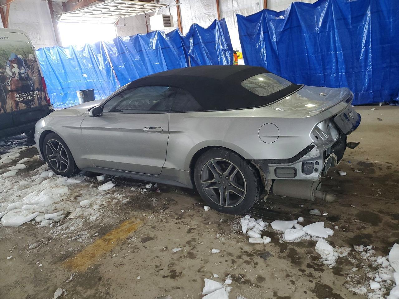 2022 Ford Mustang - zdjęcie 2