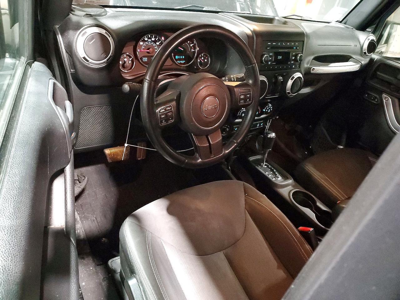 2016 Jeep Wrangler Sahara - zdjęcie 8