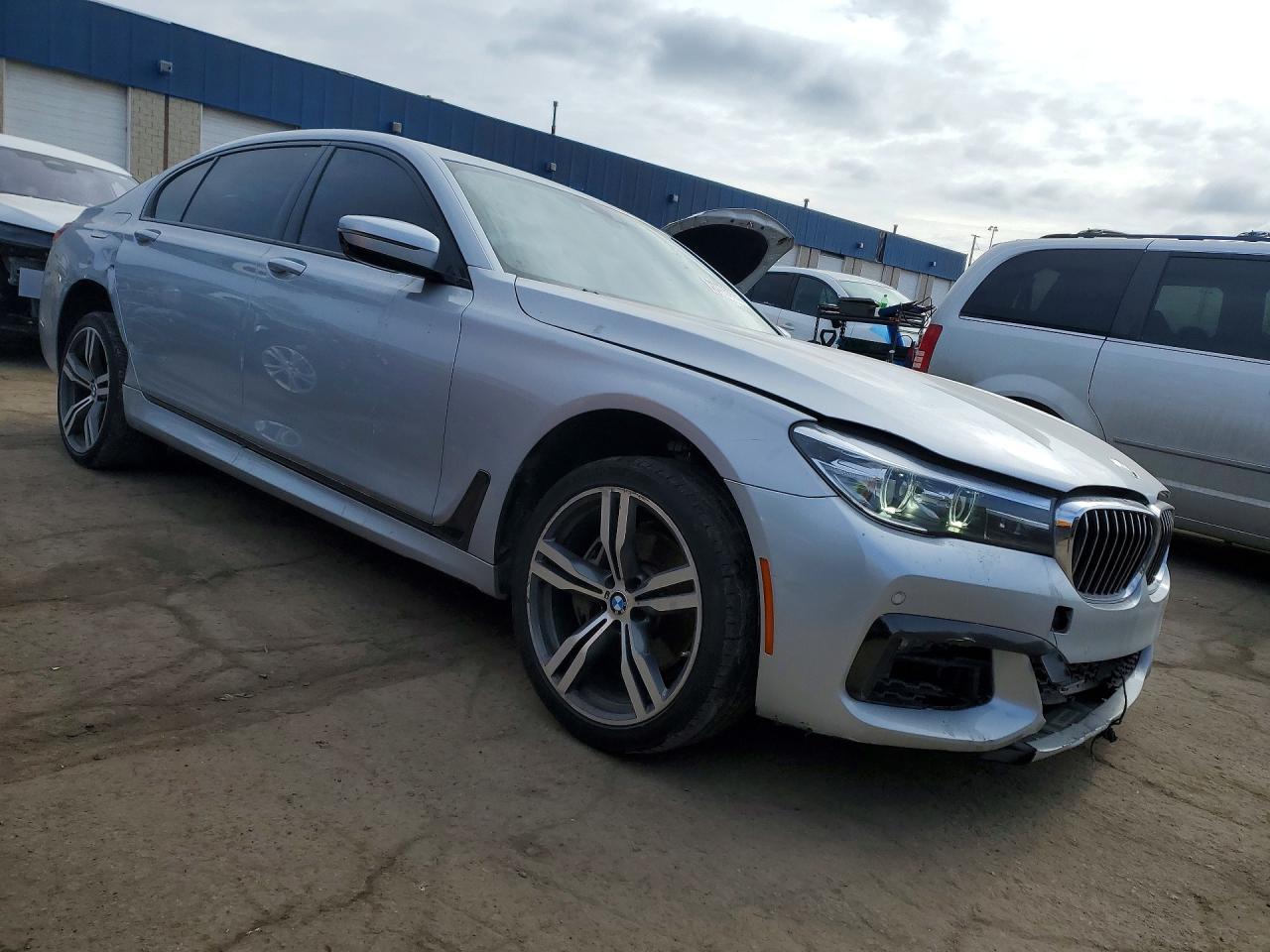 2019 BMW 740 I - zdjęcie 4