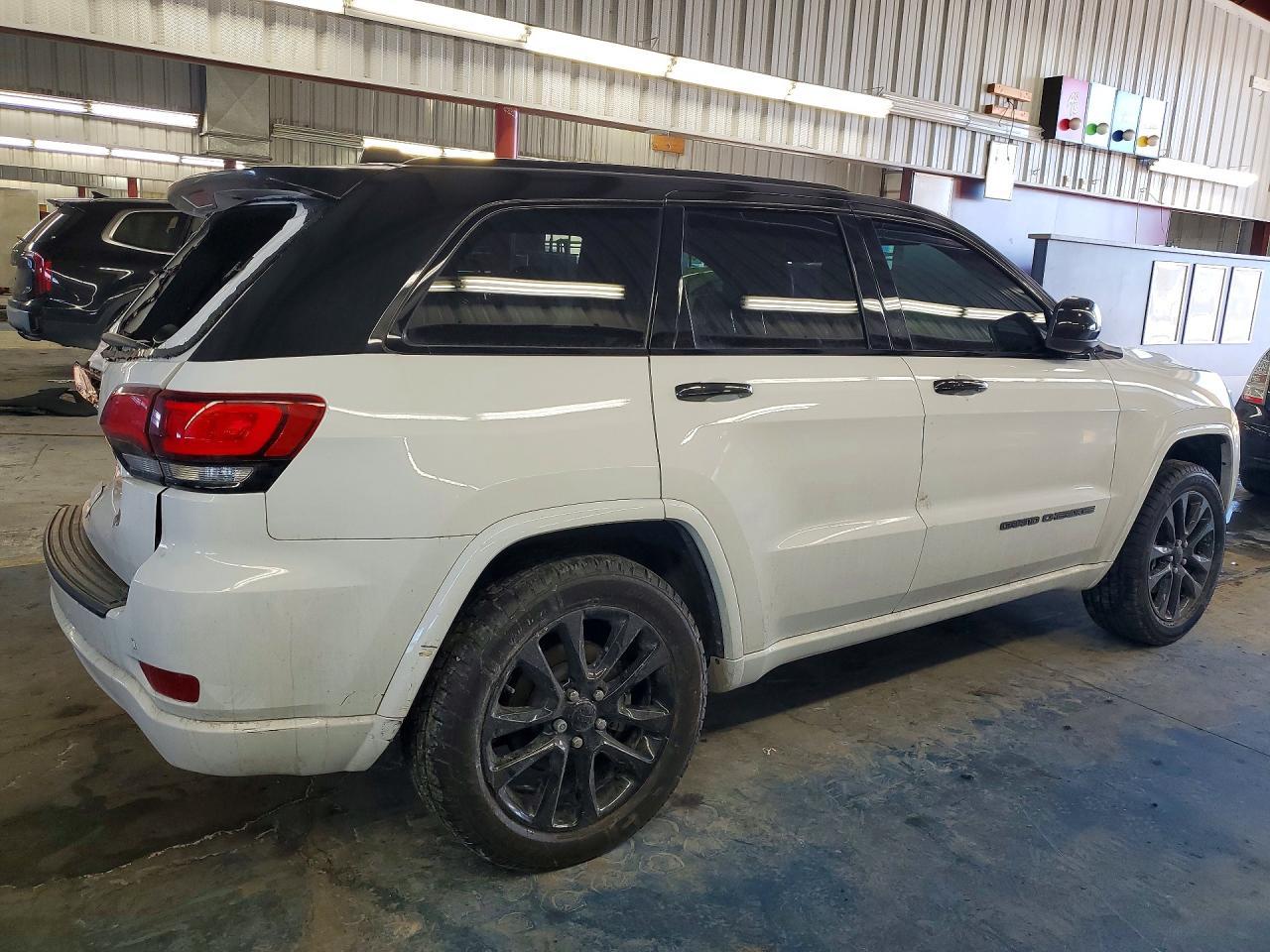 2021 Jeep Grand Cherokee Laredo - zdjęcie 3