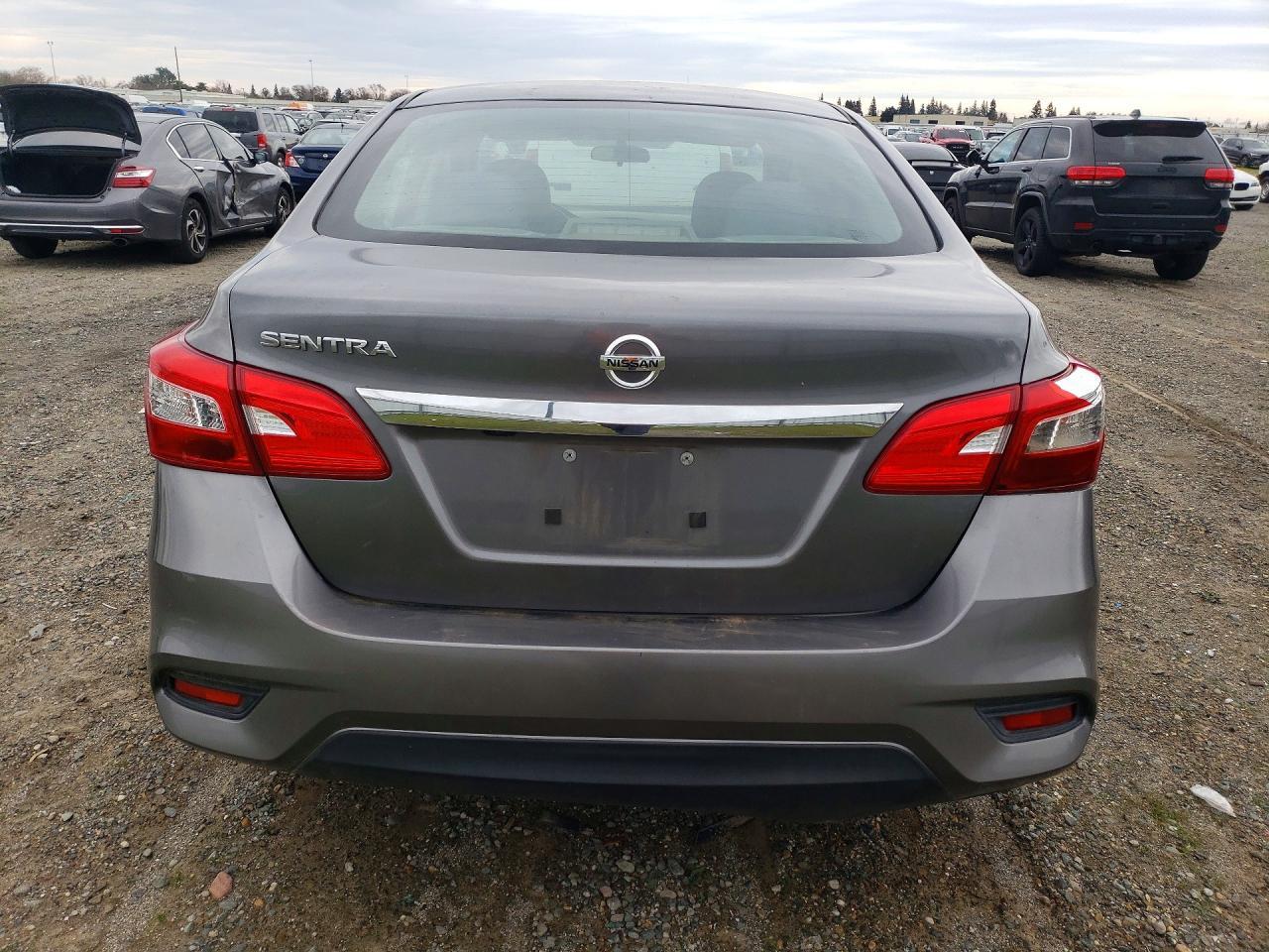 2019 Nissan Sentra S - zdjęcie 6