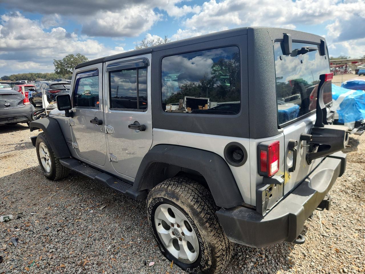 2014 Jeep Wrangler Unlimited Sport - zdjęcie 2