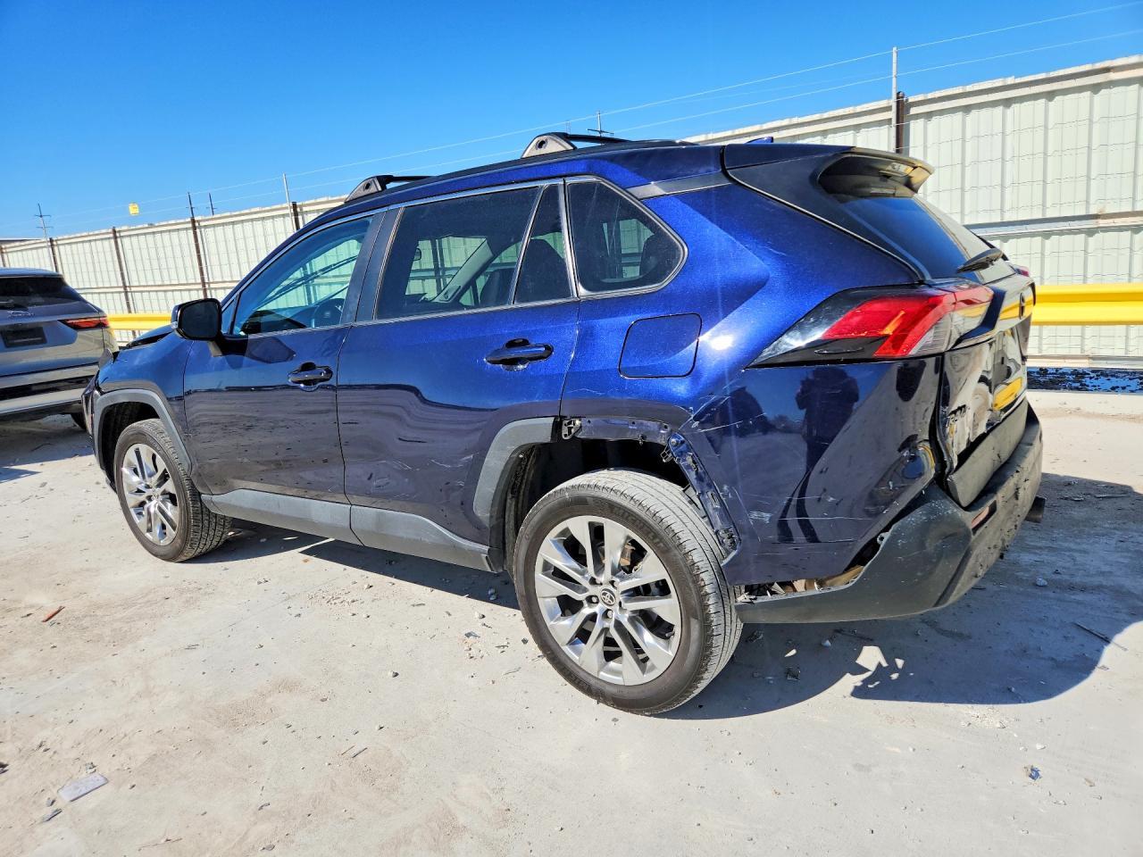 2021 Toyota Rav4 Xle Premium - zdjęcie 2