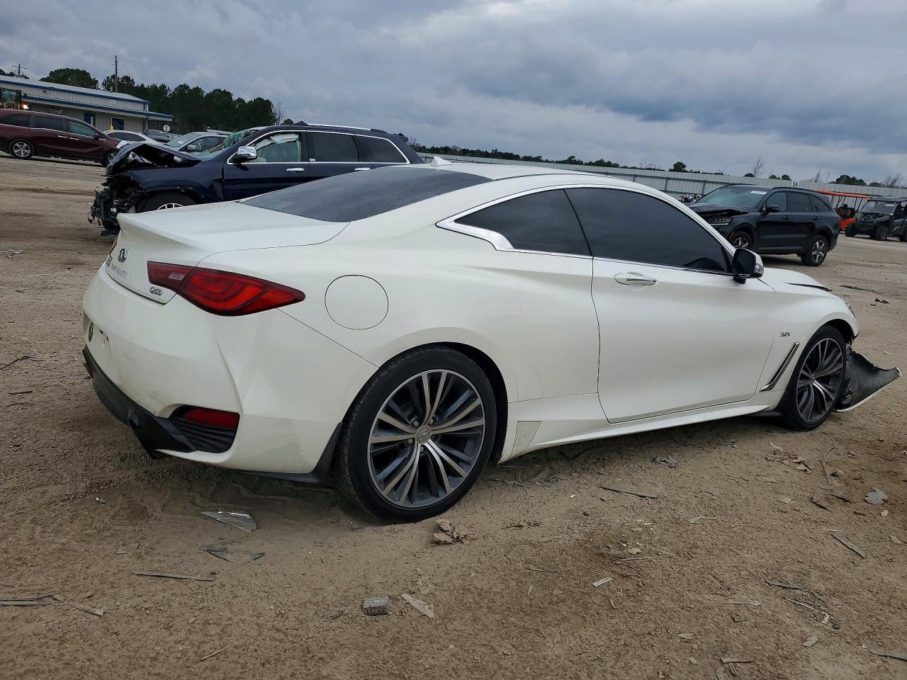 2017 Infiniti Q60 Premium - zdjęcie 3