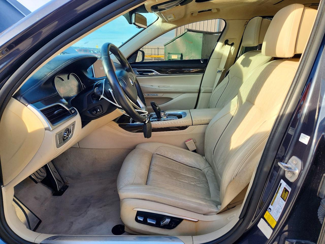 2016 BMW 750 I - zdjęcie 7