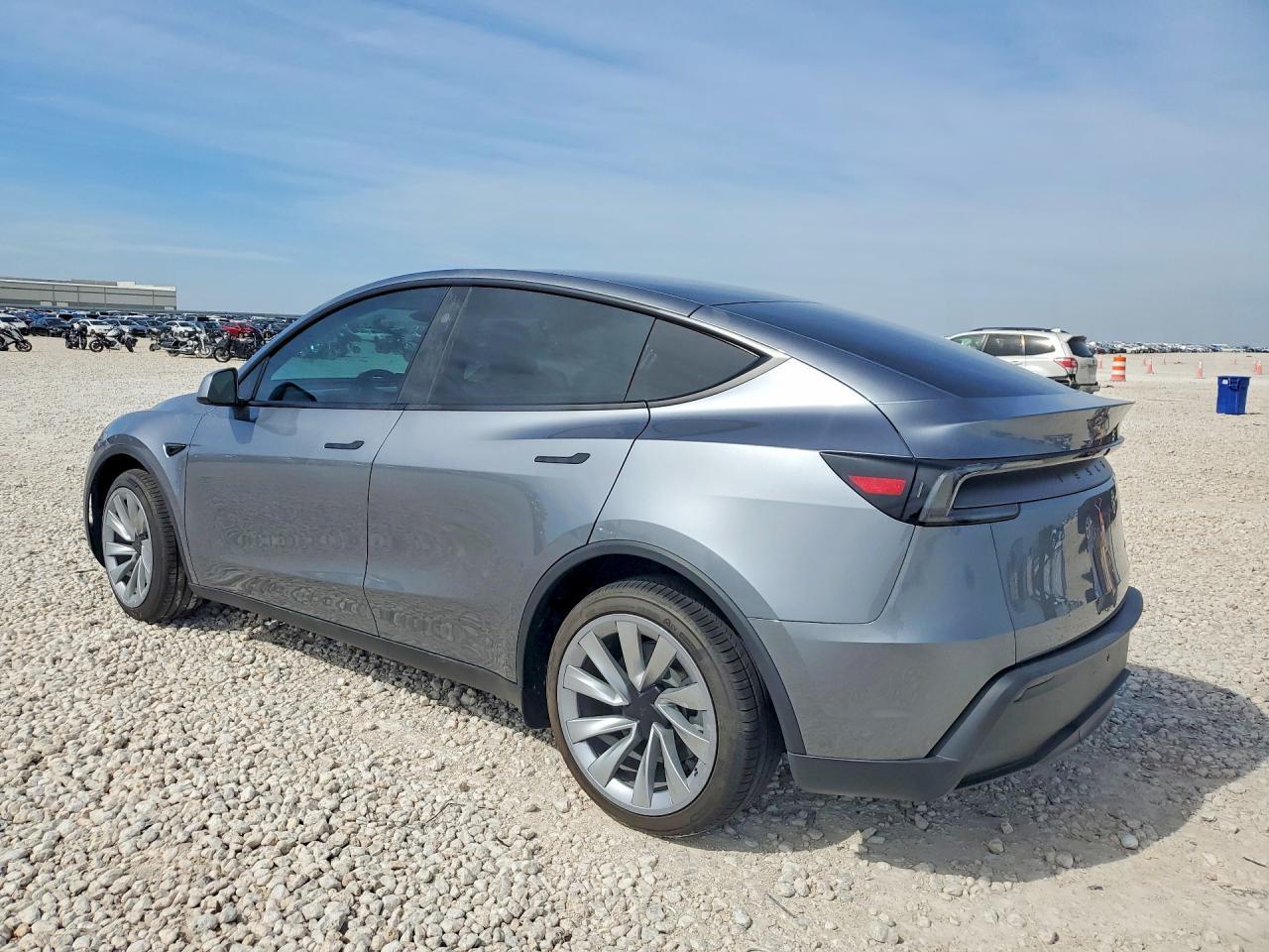 2026 Tesla Model Y - zdjęcie 2