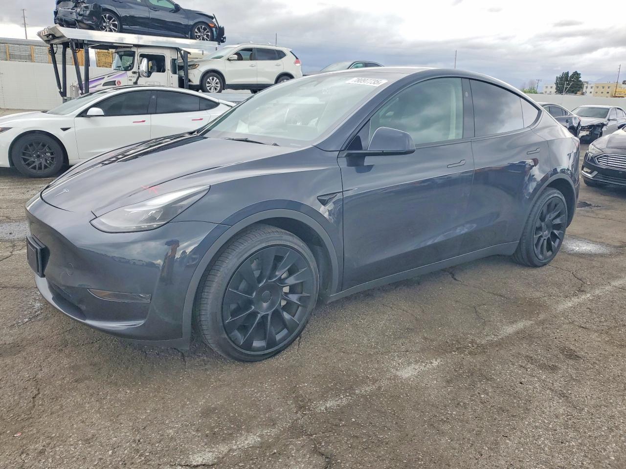 2024 Tesla Model Y - zdjęcie główne