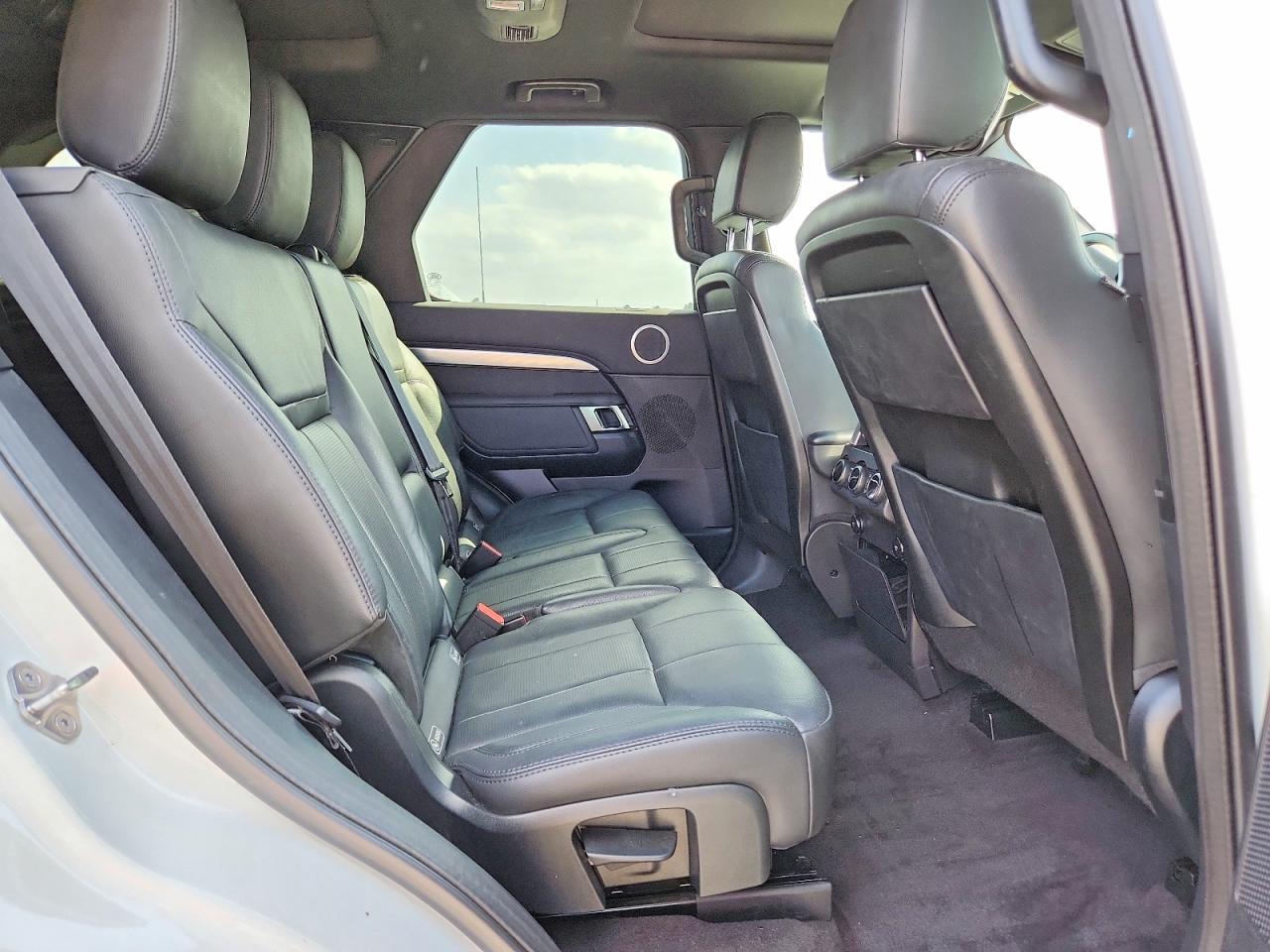 2020 Land Rover Discovery Landmark - zdjęcie 11