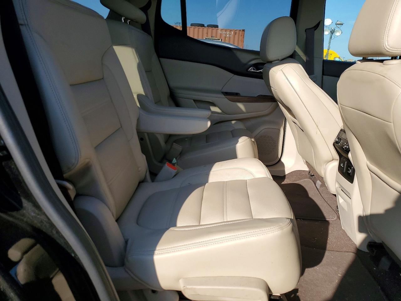 2017 GMC Acadia Denali - zdjęcie 11