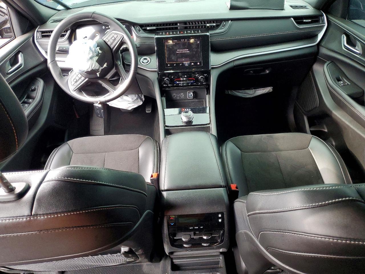 2025 Jeep Grand Cherokee L Laredo - zdjęcie 8