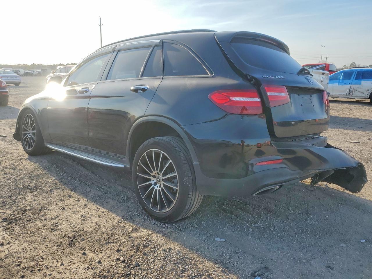 2018 Mercedes-Benz Glc 300 - zdjęcie 2