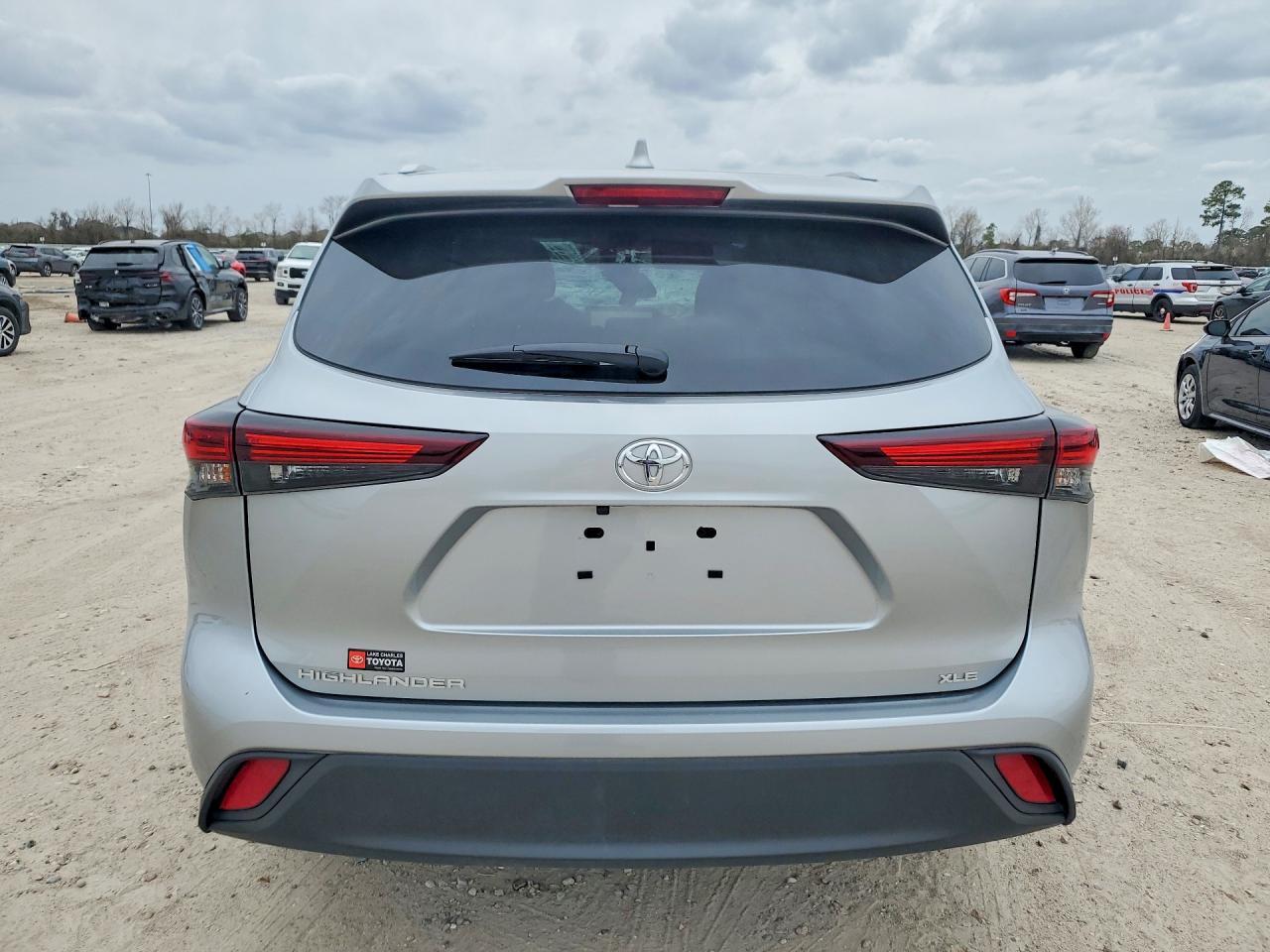 2025 Toyota Highlander Le - zdjęcie 6