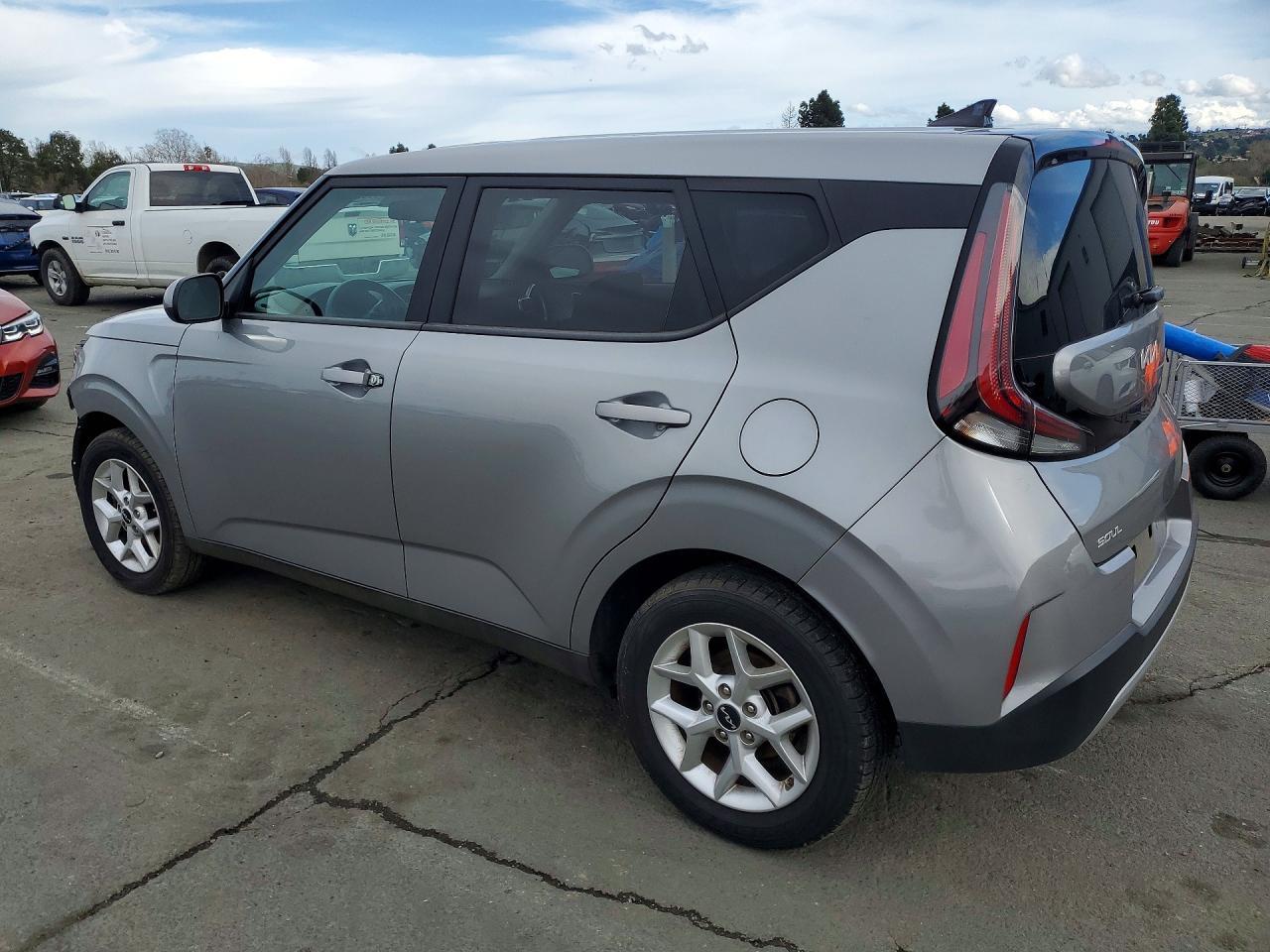 2023 Kia Soul Lx - zdjęcie 2