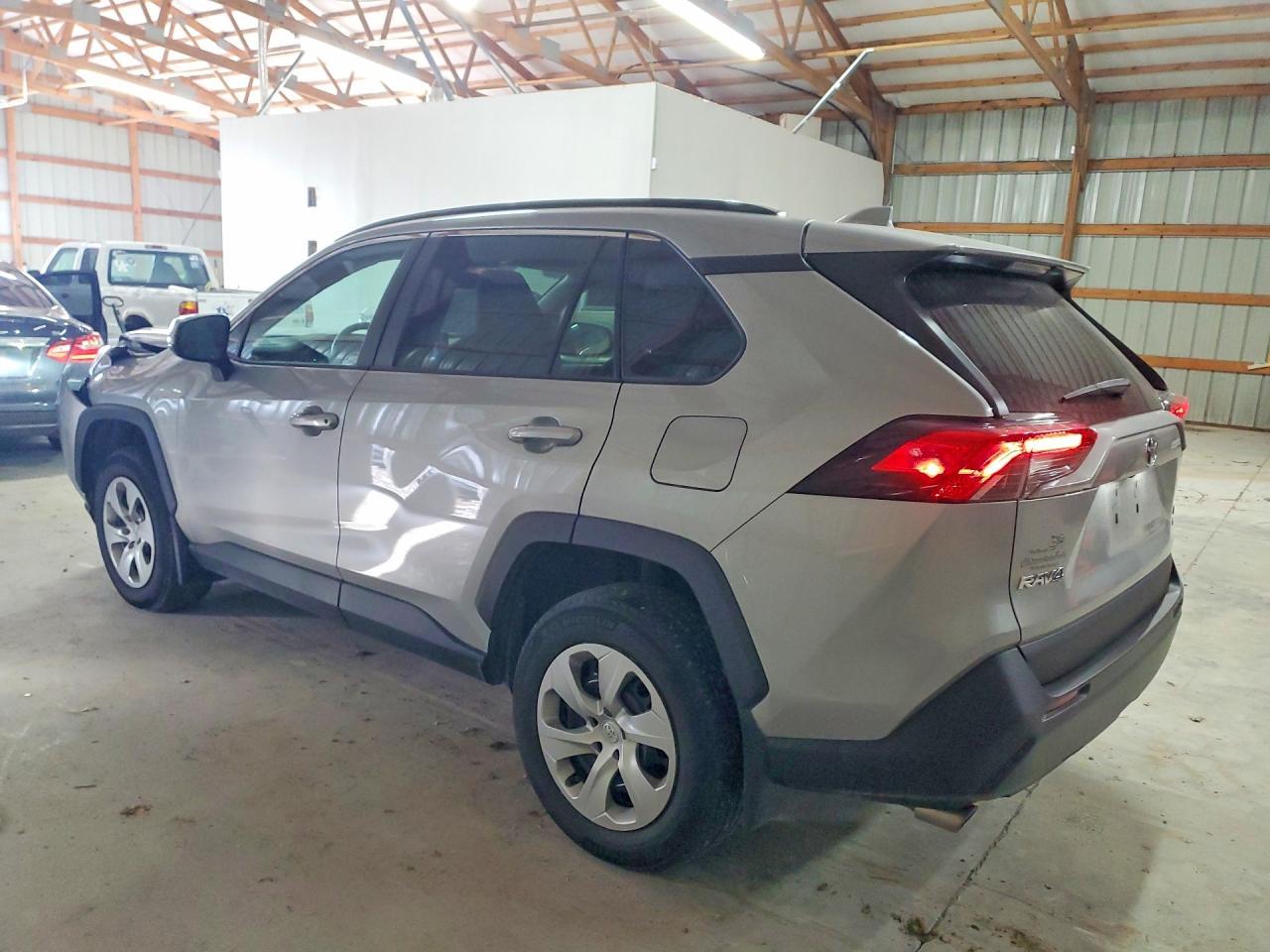 2021 Toyota Rav4 Le - zdjęcie 2