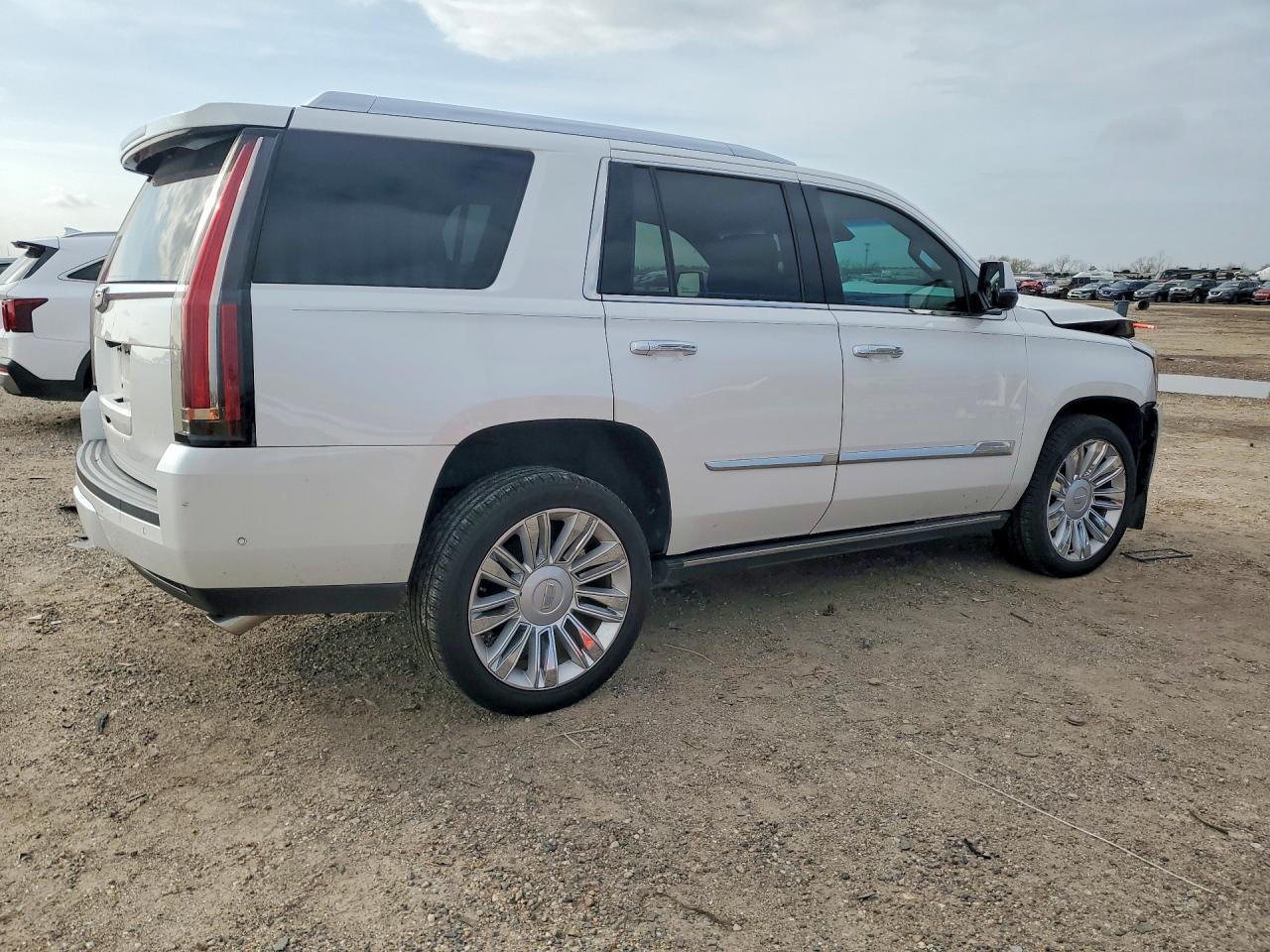 2019 Cadillac Escalade Platinum - zdjęcie 3