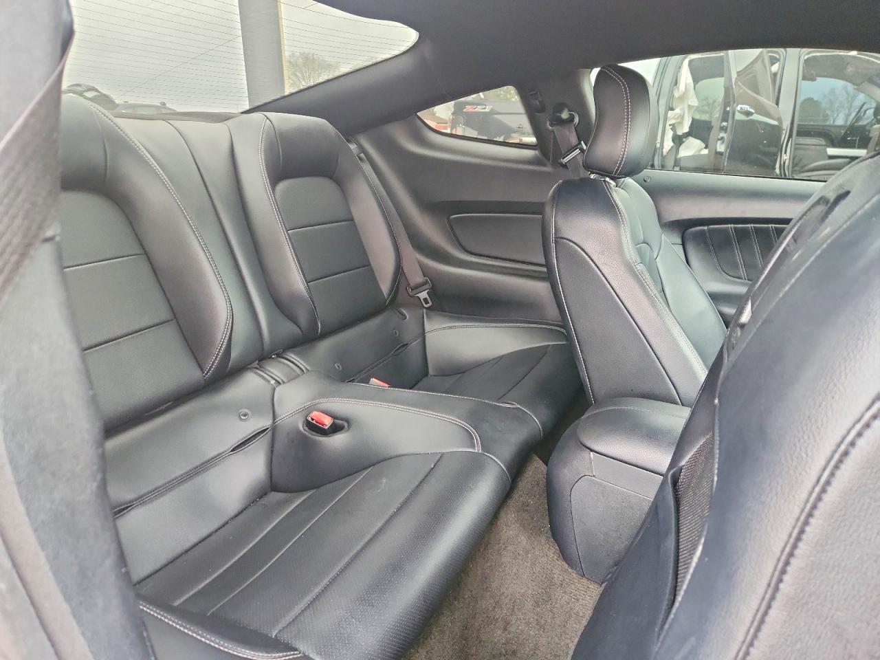 2015 Ford Mustang - zdjęcie 10