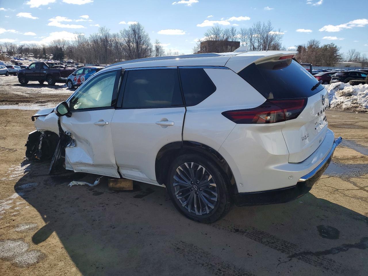 2026 Nissan Rogue Platinum - zdjęcie 2