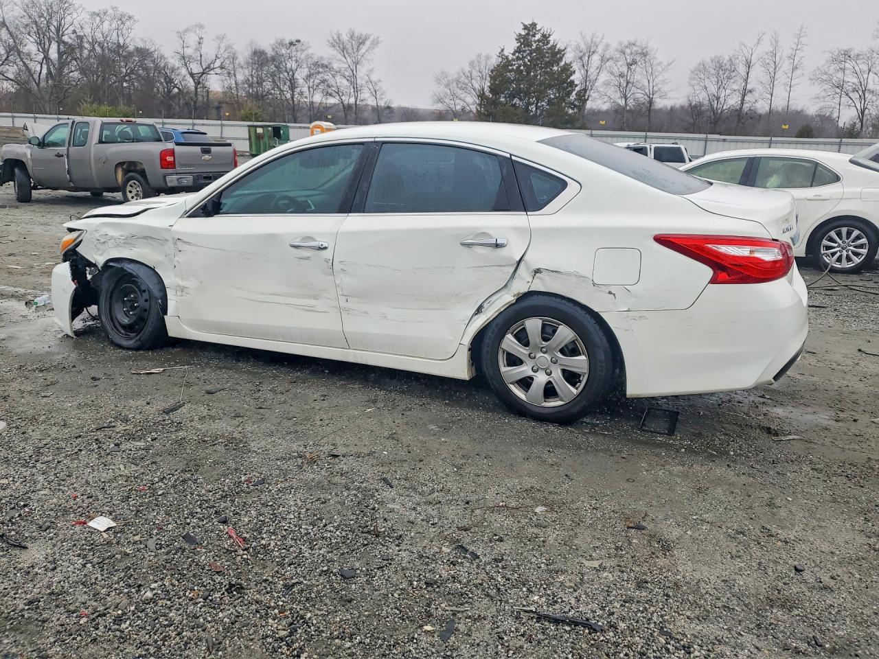 2016 Nissan Altima 2.5 S - zdjęcie 2