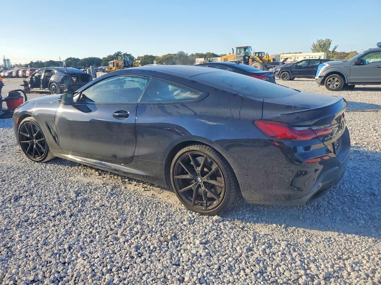 BMW Seria 8 - zdjęcie 2
