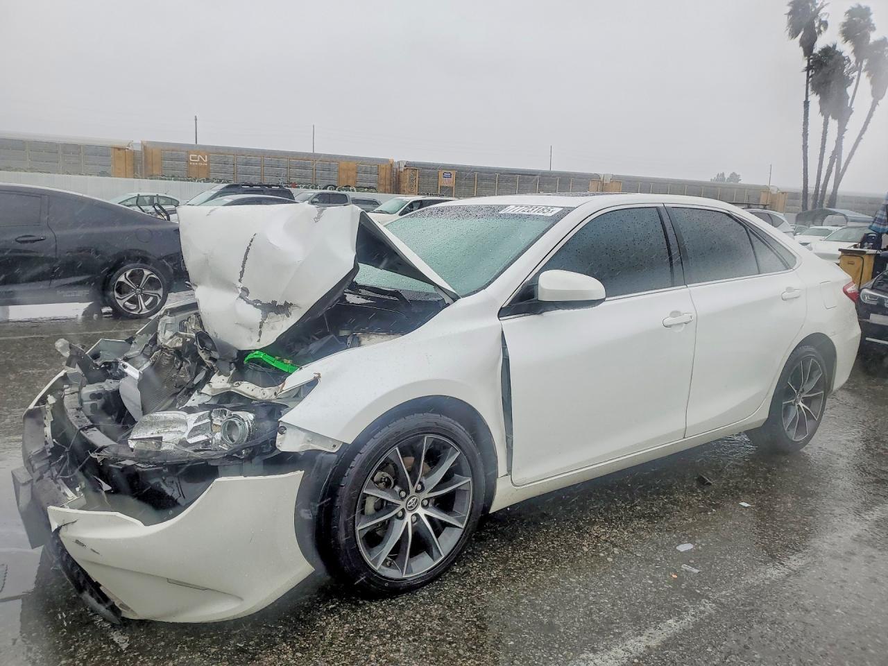2016 Toyota Camry Xse - zdjęcie główne