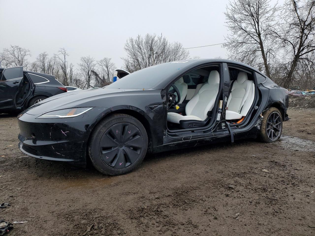 2025 Tesla Model 3 - zdjęcie 4